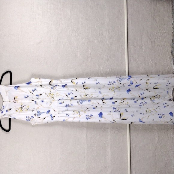 White House Black Market White Periwinkle Floral Keyhole Front Halter Maxi Dress - Picture 6 of 14